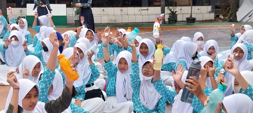 Kegiatan AKSI BERGIZI di SMPN 2 GARUT bersama PKM Siliwangi Garut