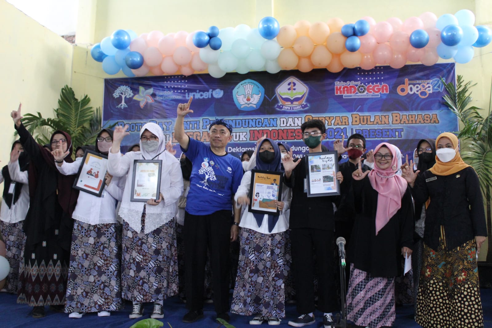 Kemeriahan Perayaan Hari Guru Nasional di SMPN 2 Garut