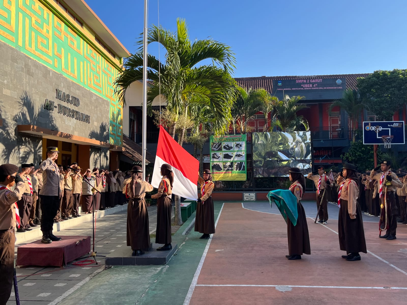 Upacara Peringatan Hari Pramuka di SMPN 2 Garut Bertabur Medali