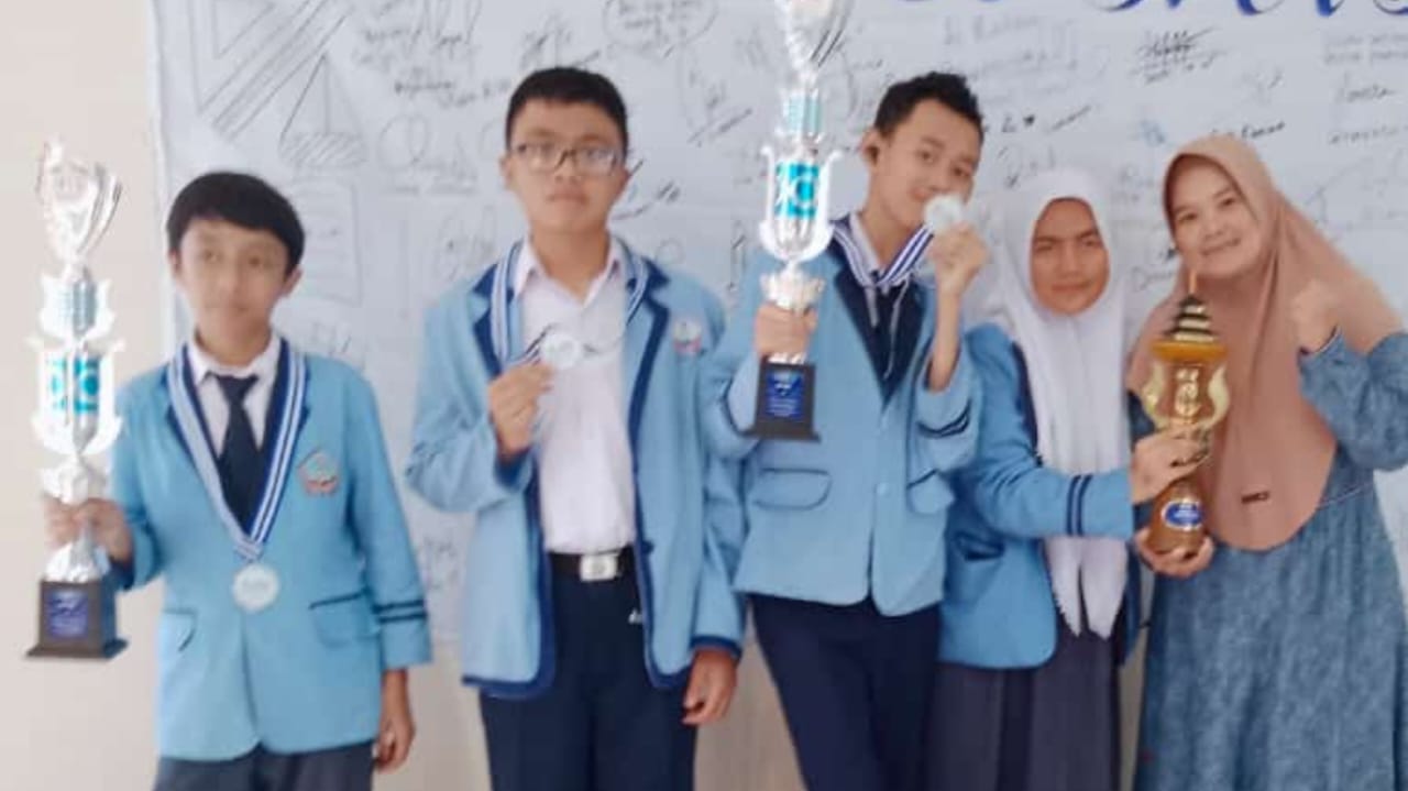 Tak Pantang Menyerah, Siswa SMPN 2 Garut Jadi Juara Olimpiade Matematika IPI