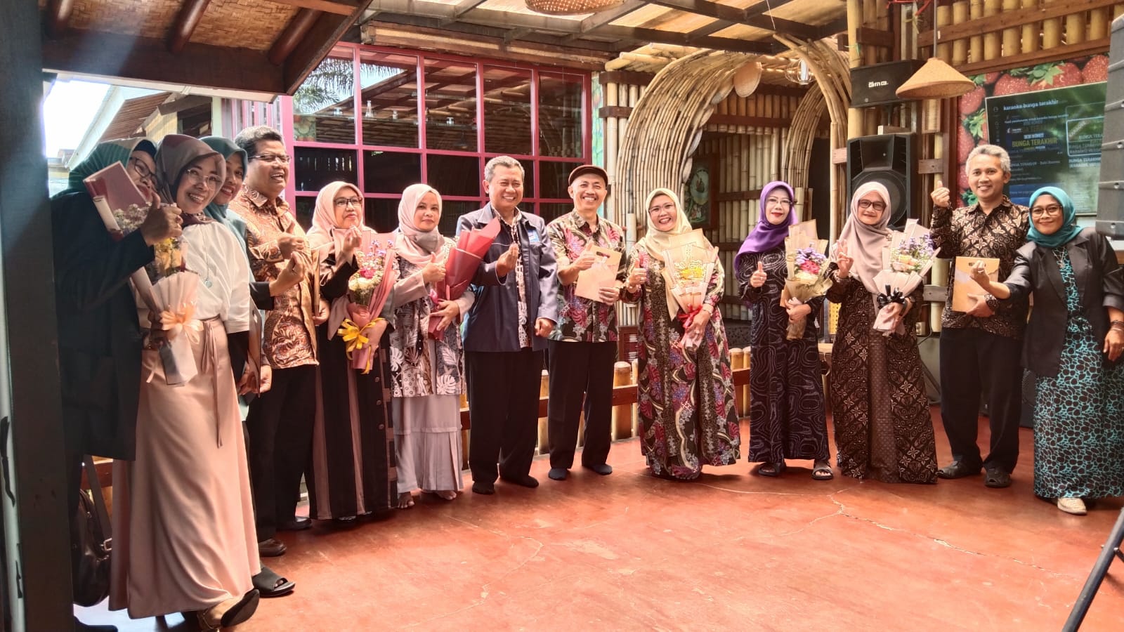 SMPN 2 Garut Gelar Pelepasan Purna Tugas dan Alih Tugas di Astro Cimaragas