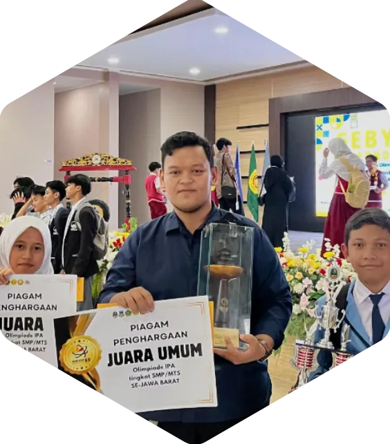 Mencetak Siswa Berprestasi dalam bidang Akademik